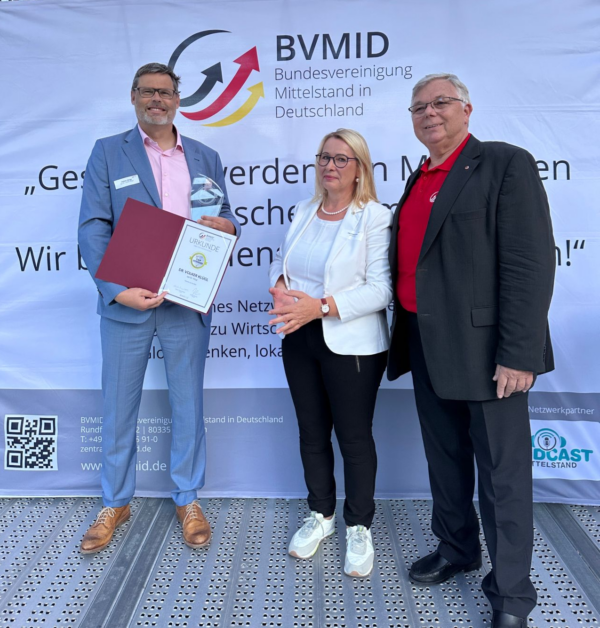Dr. Volker Klügl mit Kajetan Brandstätter vom BVMID und Ute Gütschow