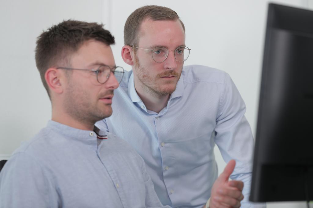 Alexander Nellner und Moritz Nickel entwickeln Prozesse für Easy13485 und MedTech-Projekte